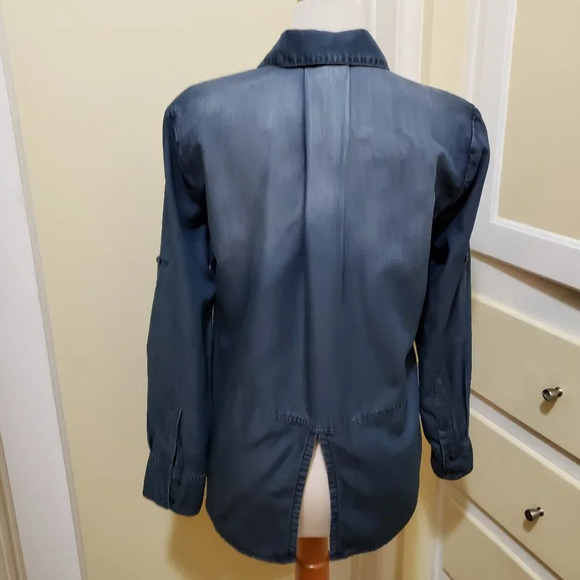 Cloth & Stone Denim Shirt / Stonewashed / Anthropologie / Size Small - Picture 3 of 5